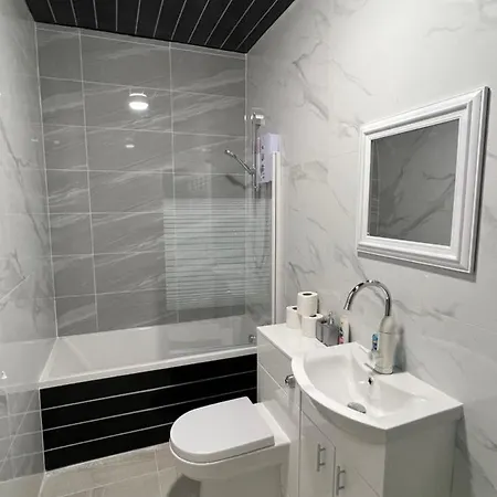 The Bake Apartment - 5 Bedroom Large Apartment Sleeps Up To 16 Person Newcastle Upon Tyne Esterno foto