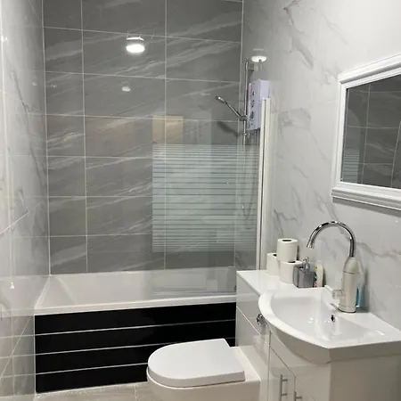 The Bake Apartment - 5 Bedroom Large Apartment Sleeps Up To 16 Person Newcastle Upon Tyne Esterno foto